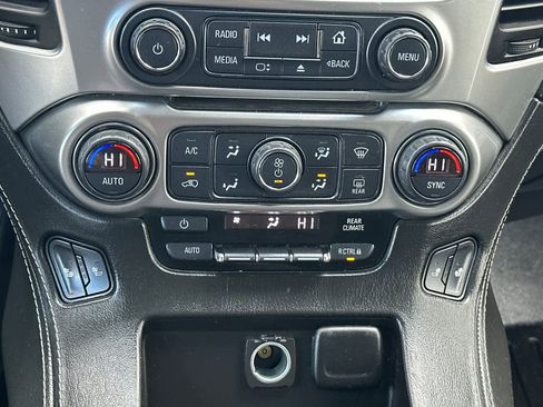 Used 2017 Chevrolet Suburban LT image 24