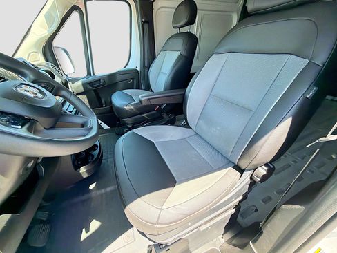 Used 2025 RAM ProMaster 2500 w/ Convenience Group FWD image 11