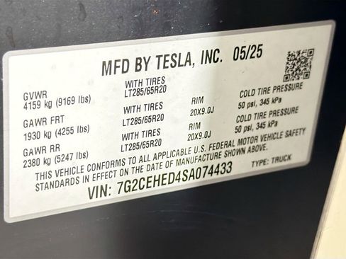 Used 2025 Tesla Cybertruck AWD Crew Cab image 33