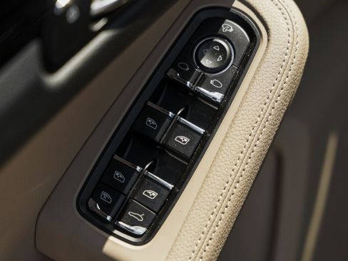 Used 2023 Porsche Macan Turbo AWD/4WD image 24