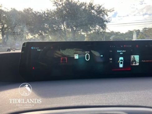 New 2025 Ford Expedition Platinum image 16