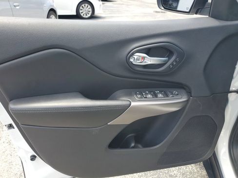 Used 2019 Jeep Cherokee Limited AWD/4WD image 18
