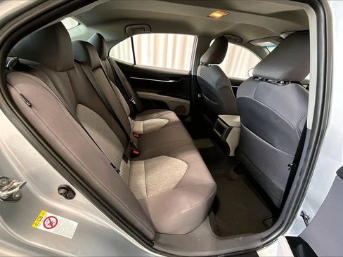 Used 2018 Toyota Camry LE FWD image 20