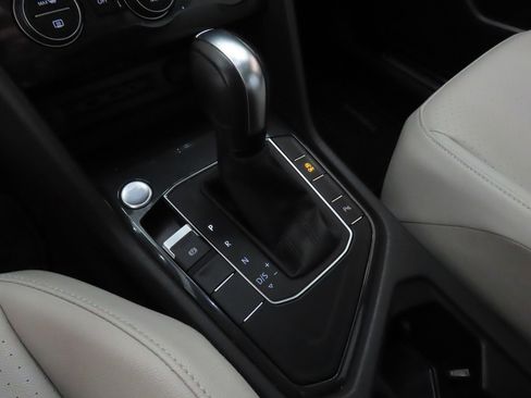 Used 2020 Volkswagen Tiguan SE R-Line image 18