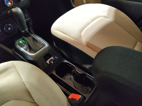 Used 2020 Jeep Renegade Sport image 26