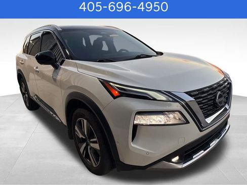 Used 2022 Nissan Rogue Platinum w/ Head-Up Display Package image 2