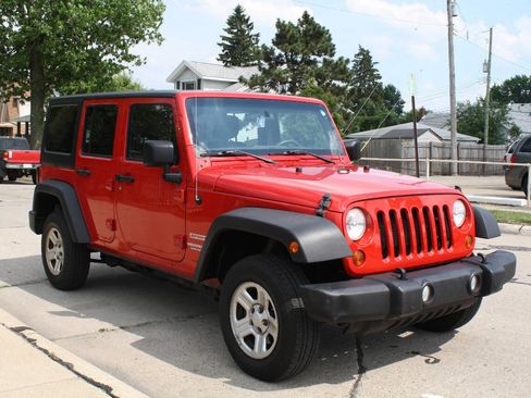 Used 2012 Jeep Wrangler Unlimited Sport image 4