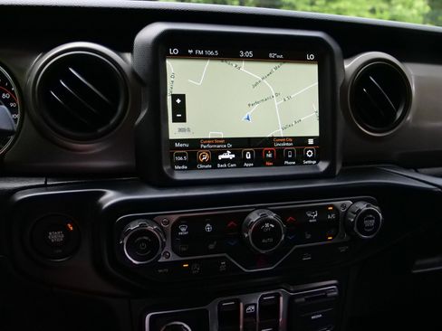 Used 2021 Jeep Gladiator Sport AWD/4WD image 9