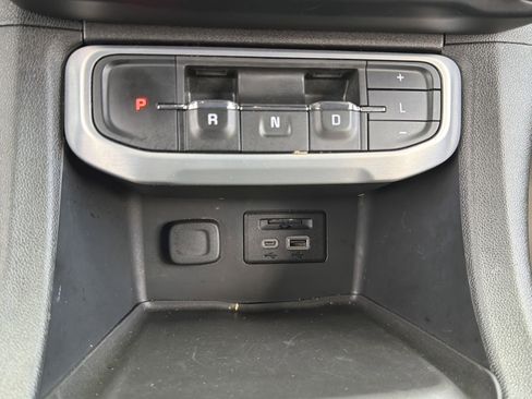 Used 2020 GMC Acadia SLT w/ Driver Alert Package II image 10