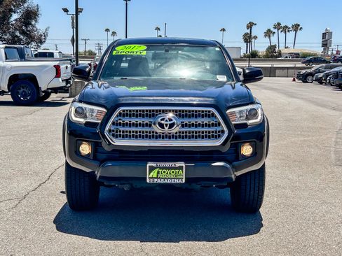 Used 2017 Toyota Tacoma TRD Off-Road RWD image 2