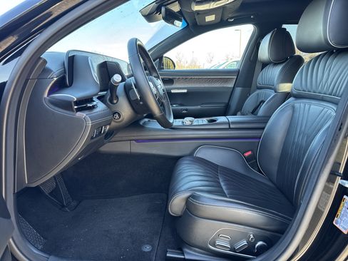 Used 2023 Genesis G90 3.5T image 16