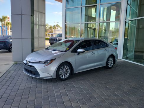 Certified 2023 Toyota Corolla LE image 32