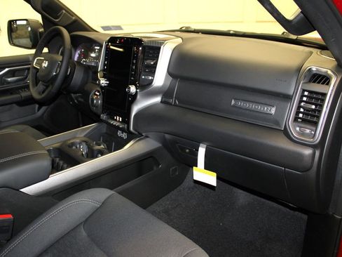 New 2026 RAM 1500 4x4 Crew Cab image 29