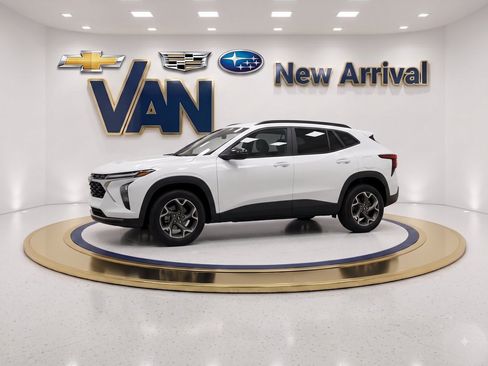 Used 2025 Chevrolet Trax LT w/ LT Convenience Package FWD image 1