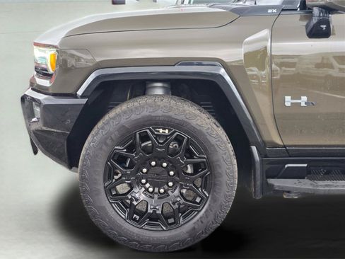 Used 2025 GMC Hummer EV 2X w/ LPO, Roof Cross Rail Package AWD/4WD image 9