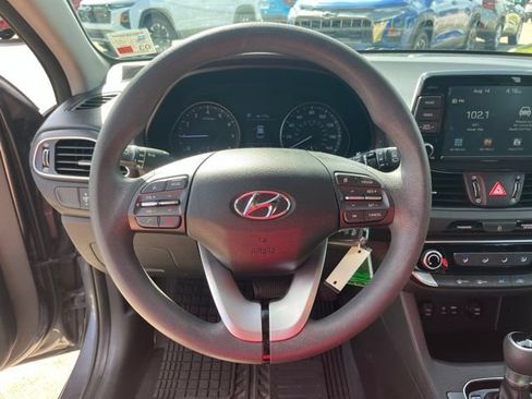 Used 2018 Hyundai Elantra GT FWD image 15