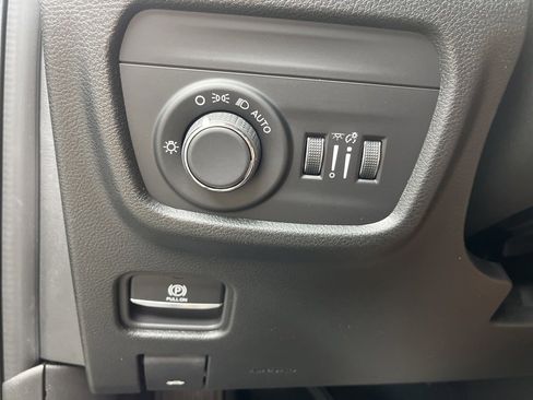 New 2025 Jeep Grand Cherokee Altitude image 11