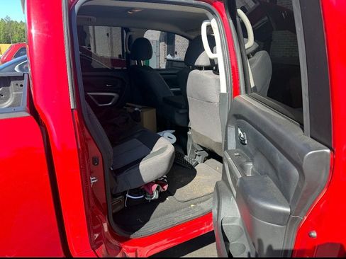 Used 2022 Nissan Titan SV RWD image 6