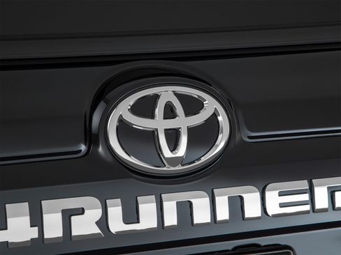 Used 2018 Toyota 4Runner Limited AWD/4WD image 62