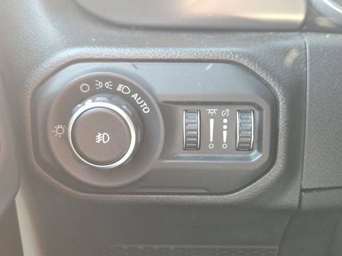 Used 2018 Jeep Wrangler Unlimited Sport S AWD/4WD image 21