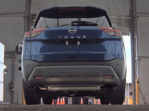 Used 2023 Nissan Rogue S image 8