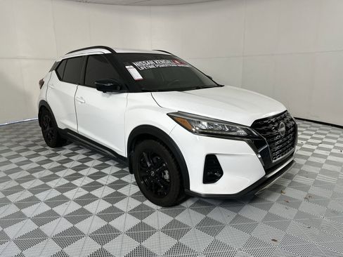 Used 2023 Nissan Kicks SR FWD image 2