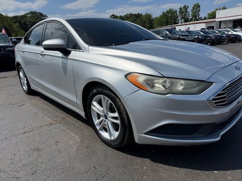 Used 2018 Ford Fusion SE FWD image 12