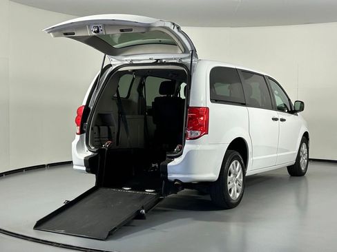 Used 2019 Dodge Grand Caravan SE FWD image 1