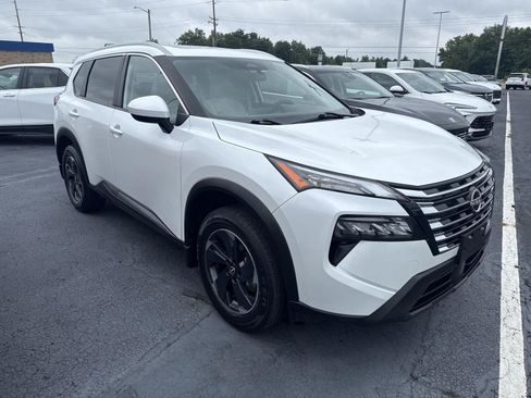 Used 2024 Nissan Rogue SV w/ SV Premium Package AWD/4WD image 5