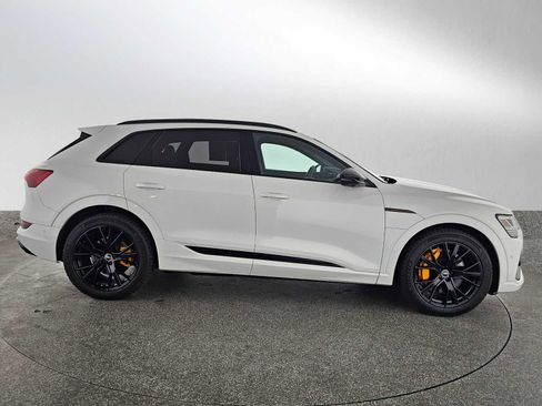 Used 2022 Audi e-tron Chronos w/ Chronos Package image 2