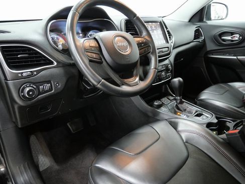 Used 2019 Jeep Cherokee Trailhawk w/ Comfort/Convenience Group image 12