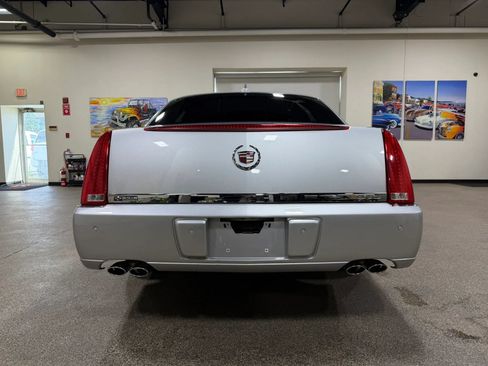 Used 2009 Cadillac DTS w/ Trunk Convenience Package FWD image 6