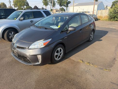 Used 2015 Toyota Prius Four w/ Deluxe Solar Roof Package FWD image 2