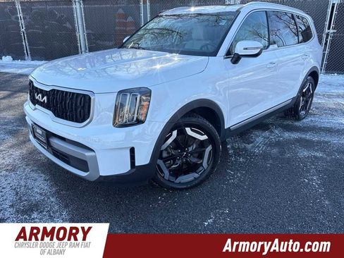 Used 2023 Kia Telluride EX w/ EX Captain's Chair Package image 1