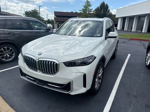 Used 2024 BMW X5 xDrive40i w/ Parking Assistance Package AWD/4WD image 2