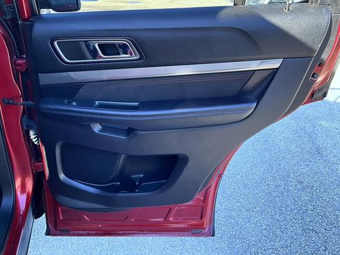 Used 2018 Ford Explorer XLT w/ Equipment Group 202A image 18