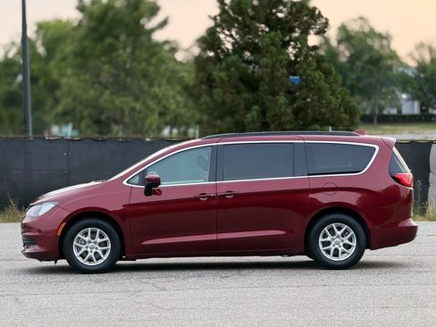 Used 2020 Chrysler Voyager Lxi FWD image 8