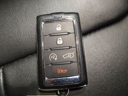 Used 2023 Jeep Grand Cherokee 4WD 4xe image 32