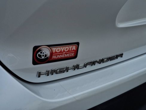 Used 2023 Toyota Highlander XLE AWD/4WD image 30