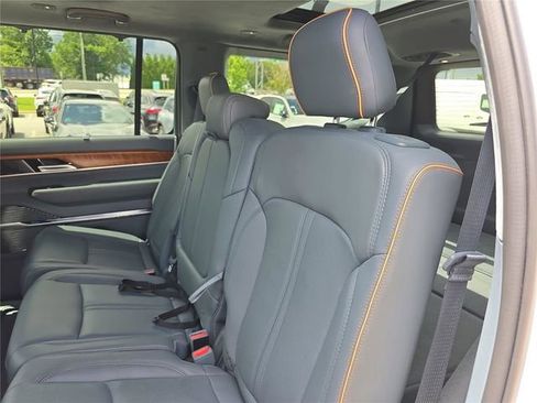Used 2023 Jeep Grand Wagoneer Series II w/ Flexible Seating Group AWD/4WD image 15