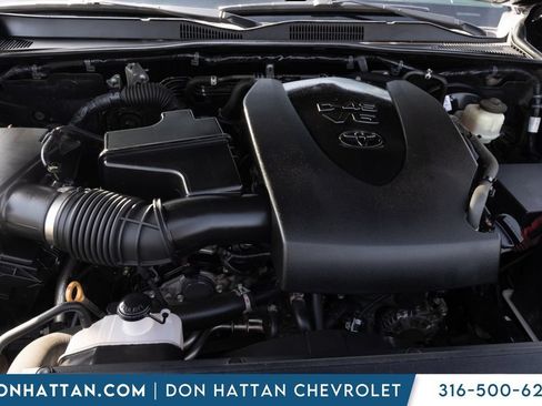 Used 2018 Toyota Tacoma TRD Sport AWD/4WD image 30