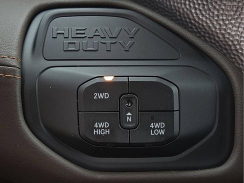 Used 2025 RAM 2500 Limited AWD/4WD image 31