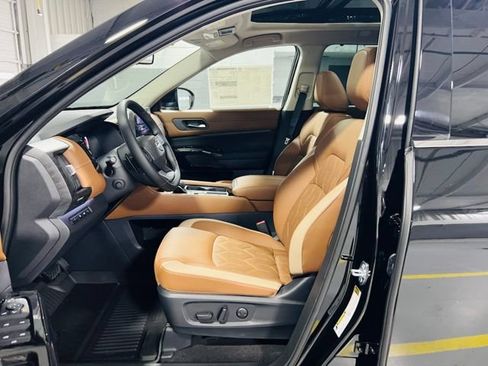 New 2026 Nissan Pathfinder Platinum FWD image 29