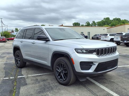 Used 2025 Jeep Grand Cherokee Laredo X RWD image 1
