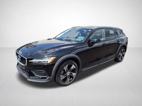 Used 2020 Volvo V60 T5 Cross Country AWD/4WD image 6