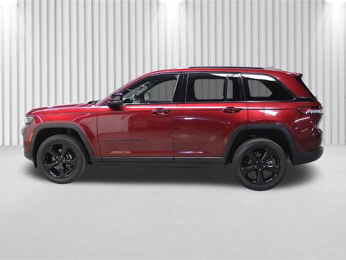 Certified 2023 Jeep Grand Cherokee Altitude AWD/4WD image 7