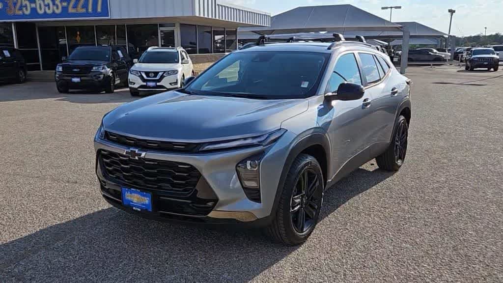 Used 2025 Chevrolet Trax ACTIV FWD image 3