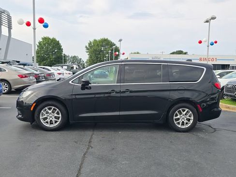 Used 2023 Chrysler Voyager LX FWD image 6