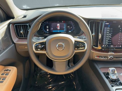 Used 2023 Volvo XC60 B5 Ultimate w/ Protection Package Premier image 26