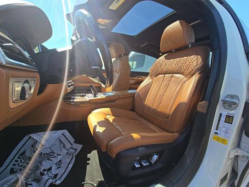 Used 2019 BMW 750i w/ Executive Package RWD image 4